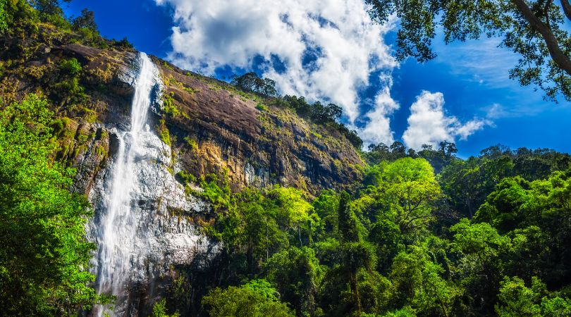 Individualreisen-Sri-Lanka-Wasserfall